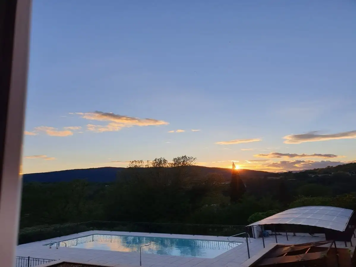 H&ocirc;tel restaurant bagnols en for&ecirc;t piscine